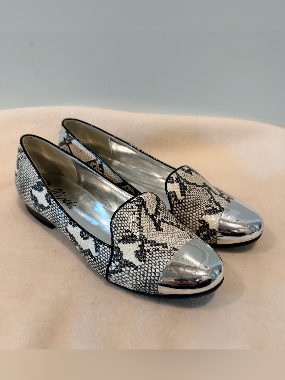 Bellini Women’s Snake-Print Flats with Metallic Silver Cap Toe Size 8